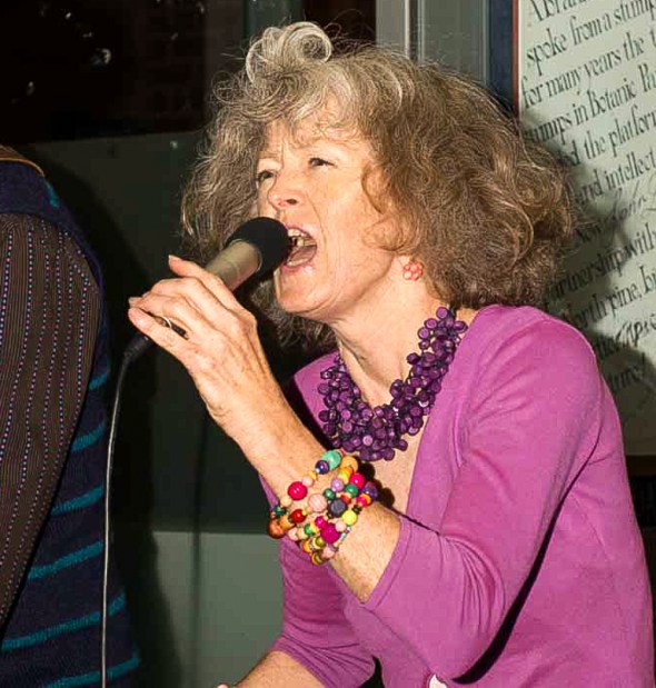 B05_Ron Hassan_loving her work_set subject