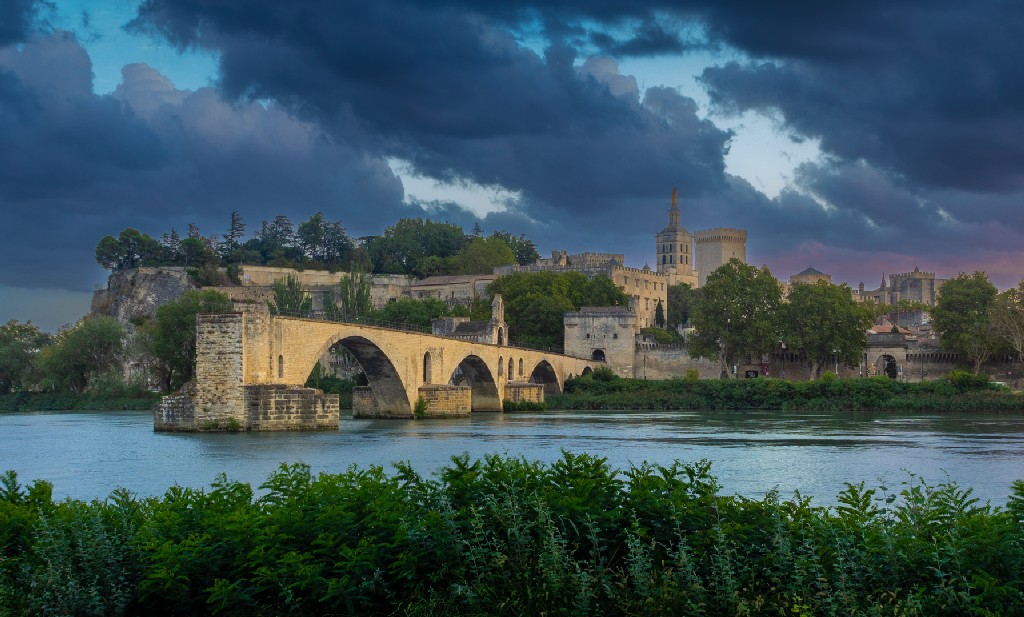 Meredith Retallack - Golden Glow, Avignon