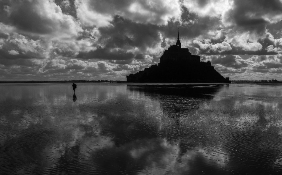 Meredith Retallack - Leaving the Mont on Foot